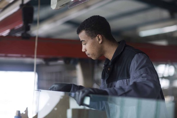 Comment trouver les meilleures offres pour ses vitrages et verre sur mesure ?